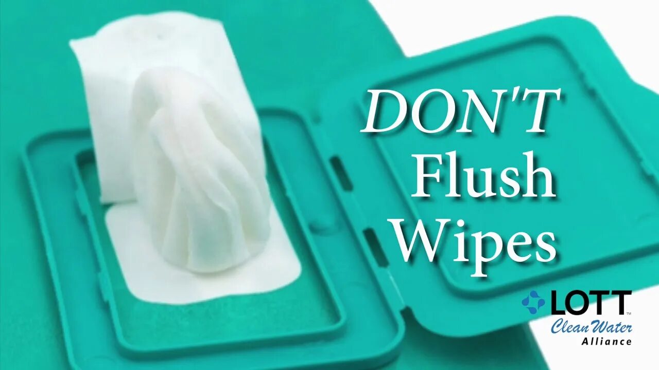 Влажные салфетки wet wipes. Девушка вытирает руки салфеткой. Вытирает руки салфеткой. Рука с салфеткой. Влажная салфетка (руки).