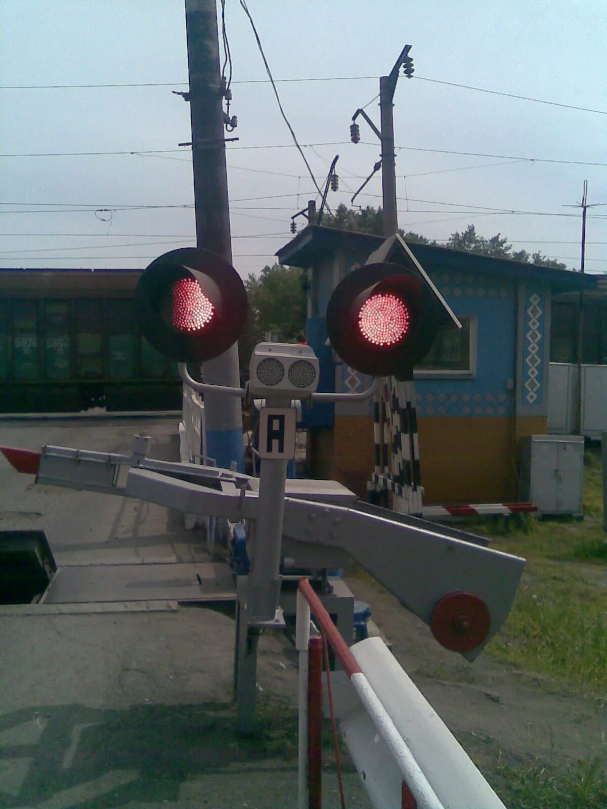 Автоматическая Переездная сигнализация АПС. ЖД переезд светофор семафор. УЗП Переездная сигнализация. ЖД переездной светофор.