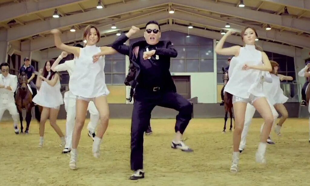 Псай опа гангам стайл. Gangnam style одежда. Хёна из psy. Psy gangnam style summer stand live concert. Гангам студия.