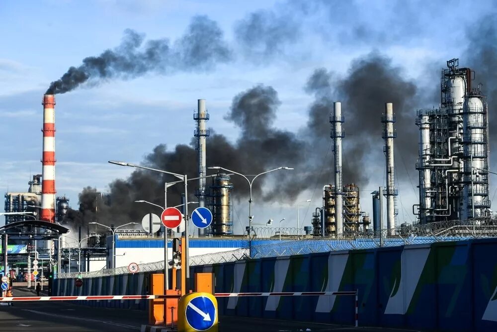 Факел нпз капотня. Нефтезавод в капотне. Череповец факел. Факелы онпз. Нпз новокуйбышевск факел.