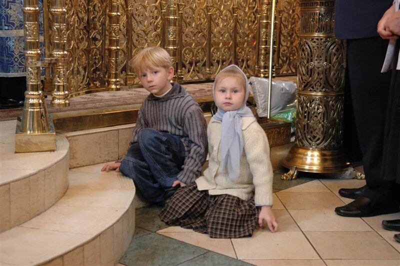 Дети в храме. Дети в православном храме. Детям о православии. О храме. Фотосъемка детей в храме.