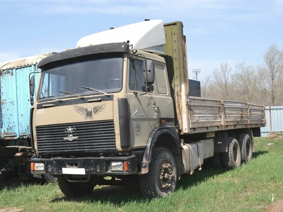 Мазы бу бортовые. Маз 4371 тягач. Маз бортовой 10. Маз 6303 тентованный. Маз грузовик 6303.