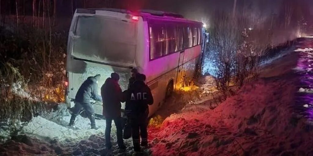 Автобусы краснотурьинск североуральск. Пробус Краснотурьинск Екатеринбург. ДТП автобус Краснотурьинск Екатеринбург. Автобус Екатеринбург КРАСНОТУРИНС. Краснотурьинск ДТП С автобусом.