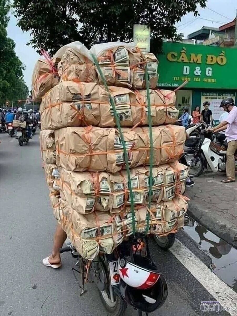 Везти наличными. Гиперинфляция в зимбабве. Инфляция в зимбабве 2008. Телега с деньгами. Зимбабве доллар гиперинфляция.