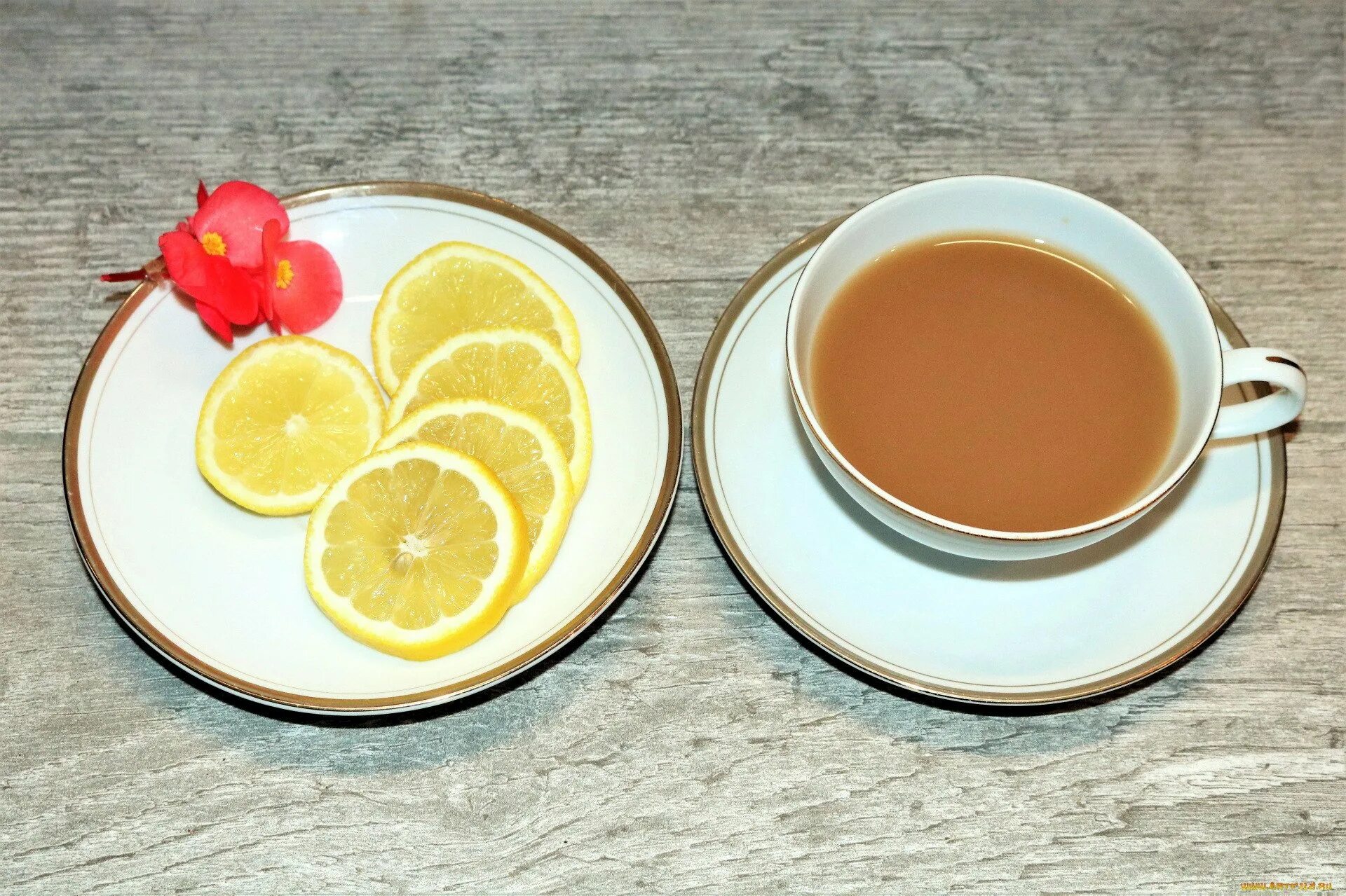 Чашка чая с молоком