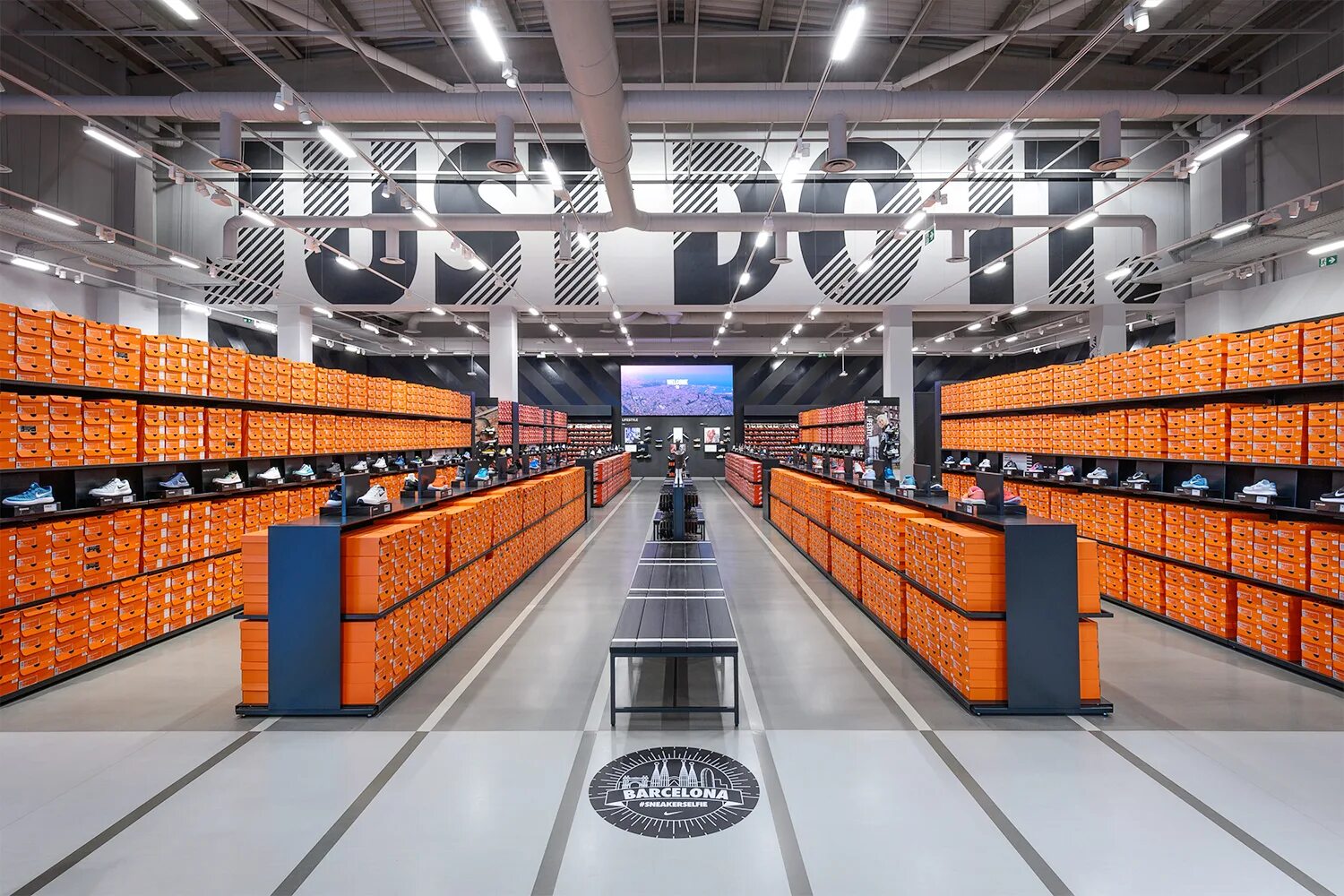 Nike Factory. Nike Factory Store. Nike Fabrikasi. Завод найк. Где находится найк