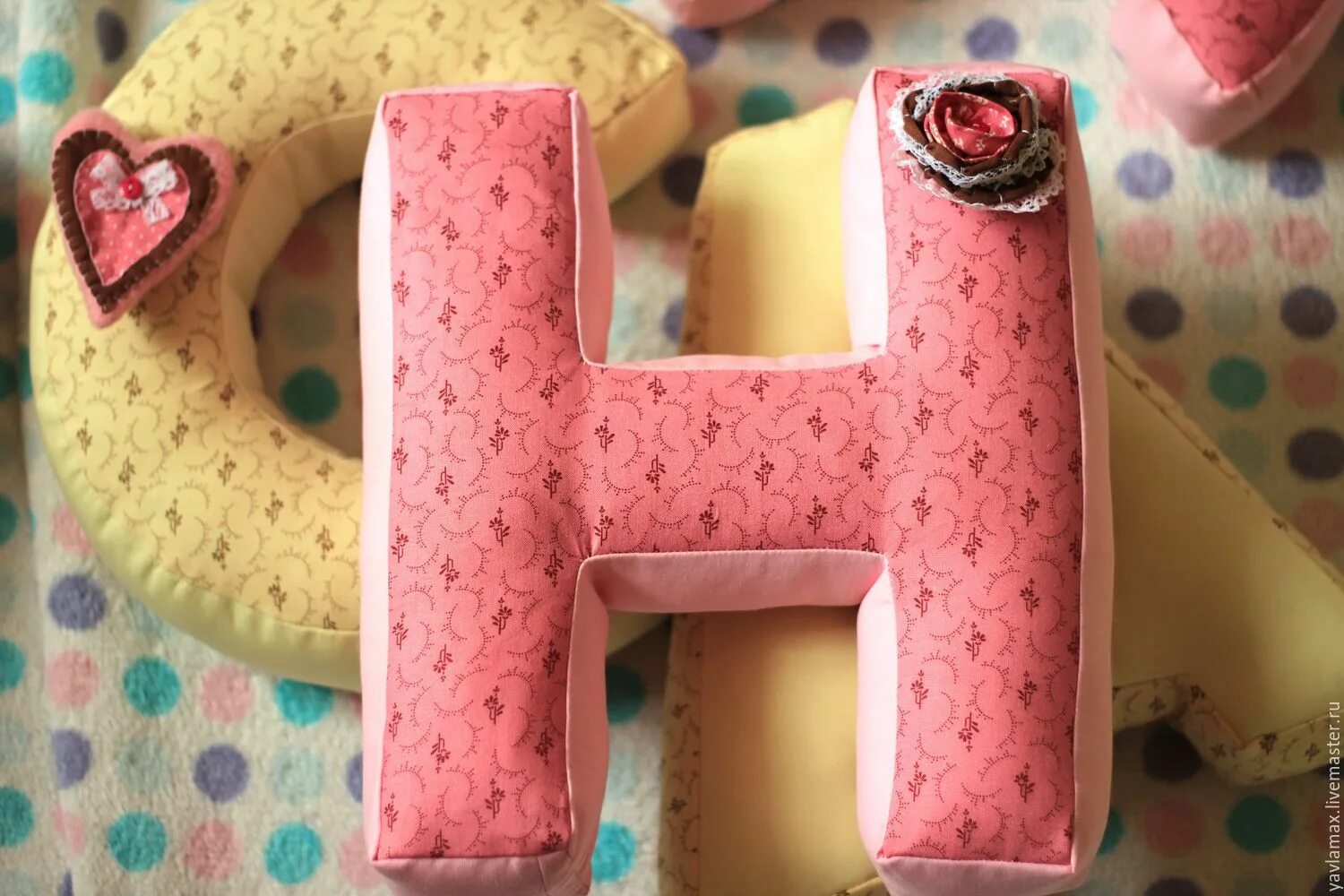 Сладкие буквы ее имени. Конфеты на букву м. Sweet буквы. Печенье английский алфавит. Сладости на букву м.