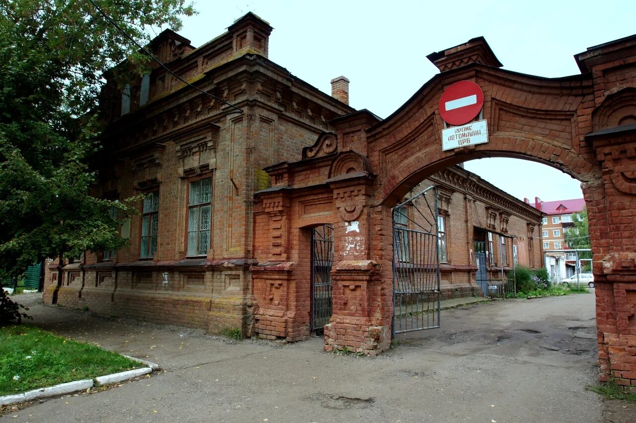 казначейство набережные челны. чистополь центральная улица. чистополь часовая 37. чистополь ленина 32 а историческое здание дом суродеевой. чистополь.