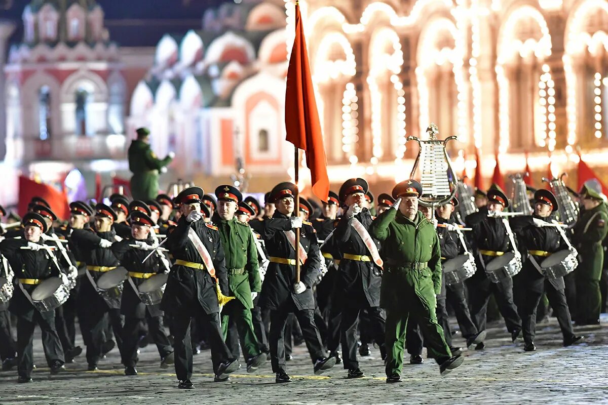 Военный парад в россии. Военный парад. Парад на красной площади. Парад войск на красной площади. Армия России на красной площади.