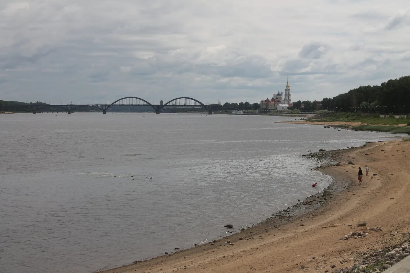 Уровень волги в ярославле сегодня. Река Волга Рыбинск. Река Волга Ярославль. Углич Волга. Река Волга Ярославль Углич.