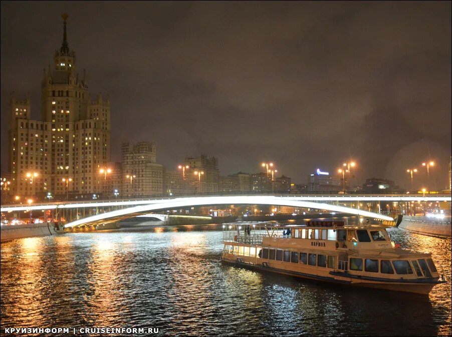 Рэдиссон речная прогулка москва. Прогулки по москва реке зимой. Ледокол на москва реке рэдиссон. Вечерняя прогулка на теплоходе по москве реке. Яхта флотилии «рэдиссон ройал».