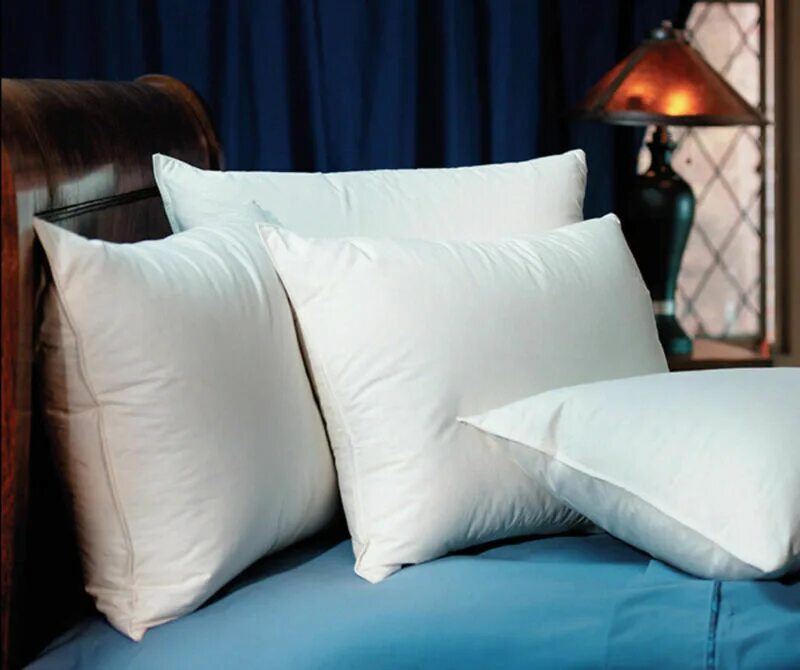 Подушки на кровати. Много подушек на кровати. Подушки на кровати в отеле. Купить подушку иркутск