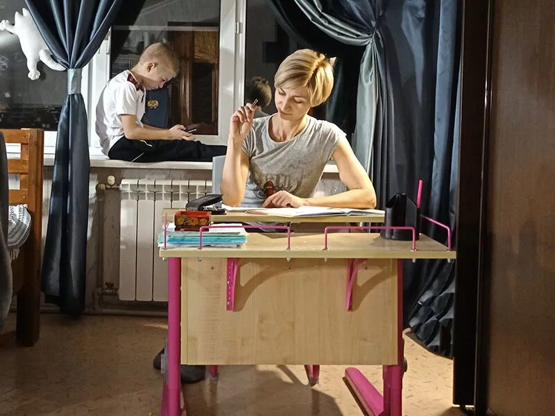 Гдз т. Включи готовую домашнюю. Студент с телефоном. Гдз. Отопление кот.