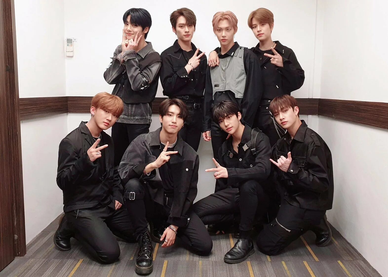 Какой там групп. Группа stray kids. группа stray kids 2020. кей поп группы stray kids. группа stray kids 2022.