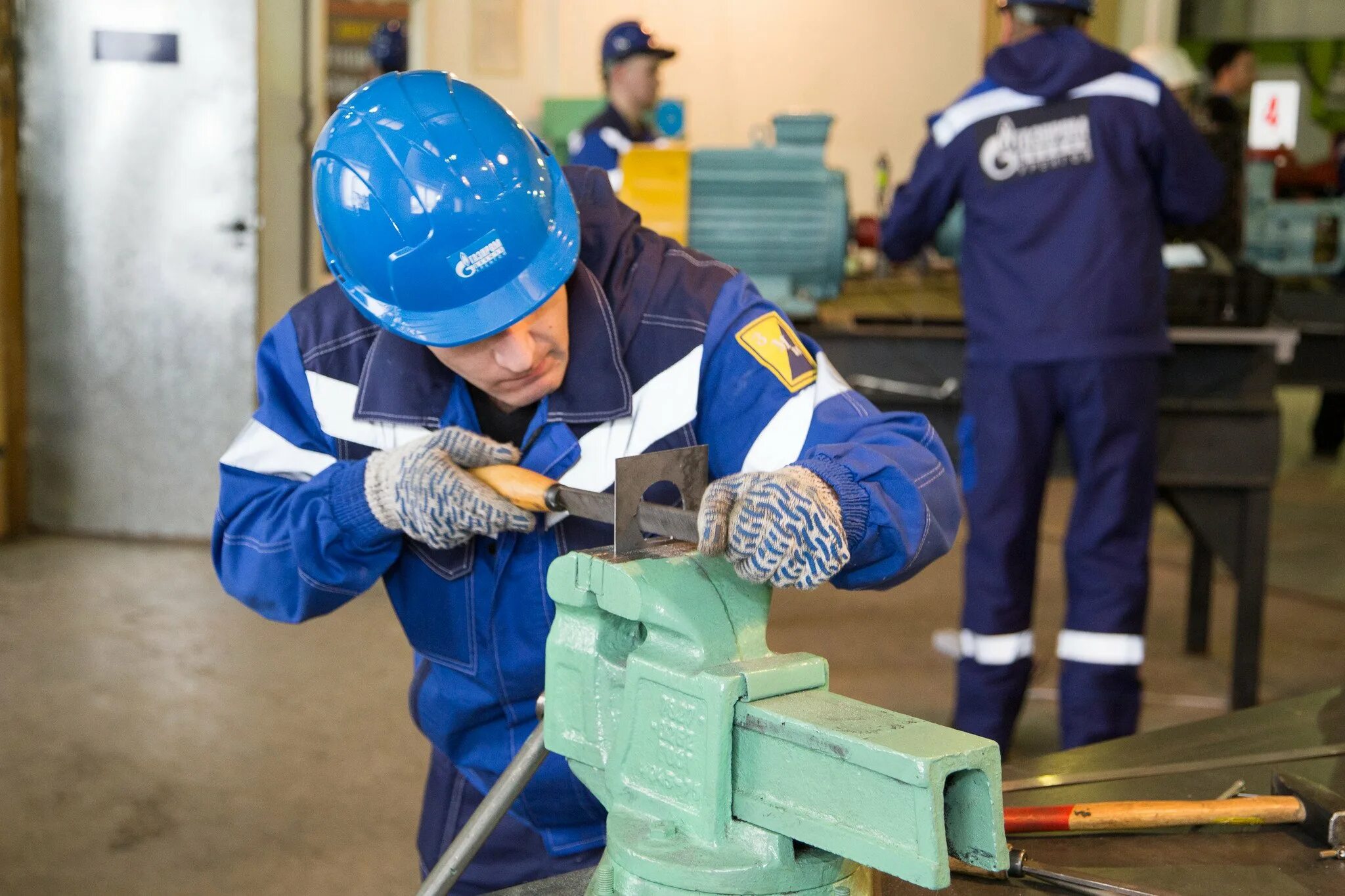 работа слесарь 4 разряда. слесарь ремонтник оборудования. электрослесарь. слесарно-монтажные работы. ремонтник горного оборудования.