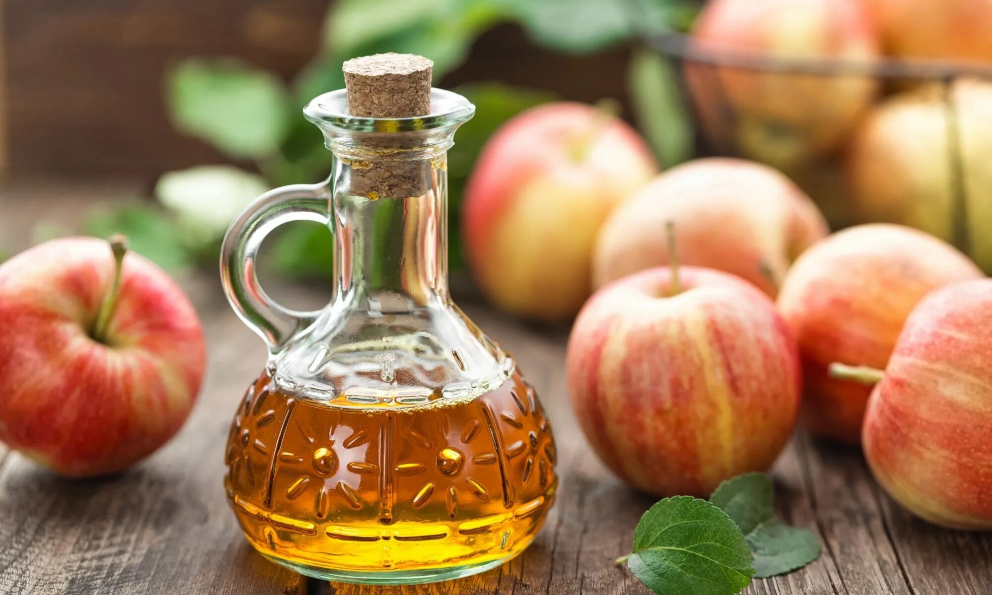 Яблочный уксус пить до еды или. Яблочный уксус в турции. apple vinegar. яблочный сидр картинки красивые. apple cider risks.