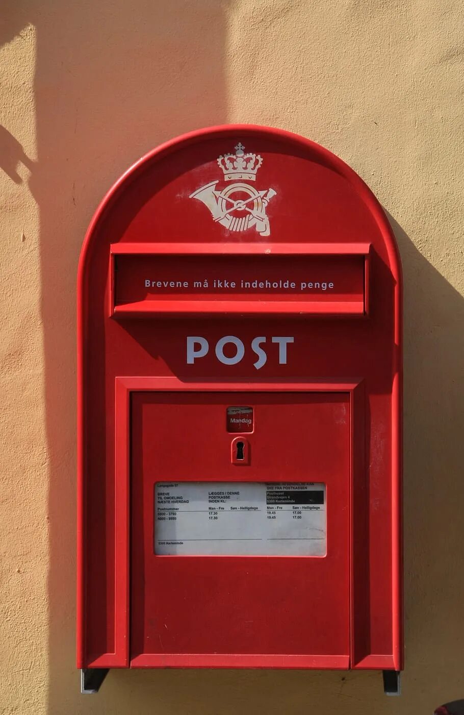 Пост post. Почтовый ящик. Красный почтовый ящик. Почта красный ящик. Почтовые ящики для многоквартирных домов.