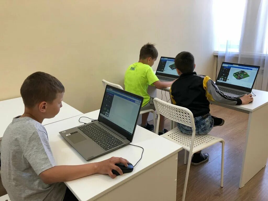 дети в школе. алгоритмика екатеринбург. алгоритмика франшиза. школа дошкольника. школа программирования.