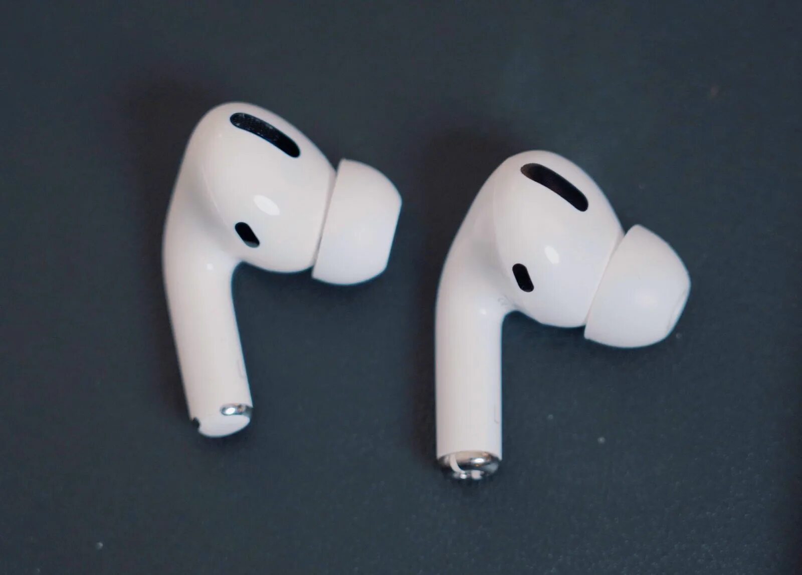 наушники airpods pro 4. Apple earpods pro 2. оригинальный наушник аирподс про. Airpods 2 коробка оригинал и фейк. наушники airpods pro снизу.