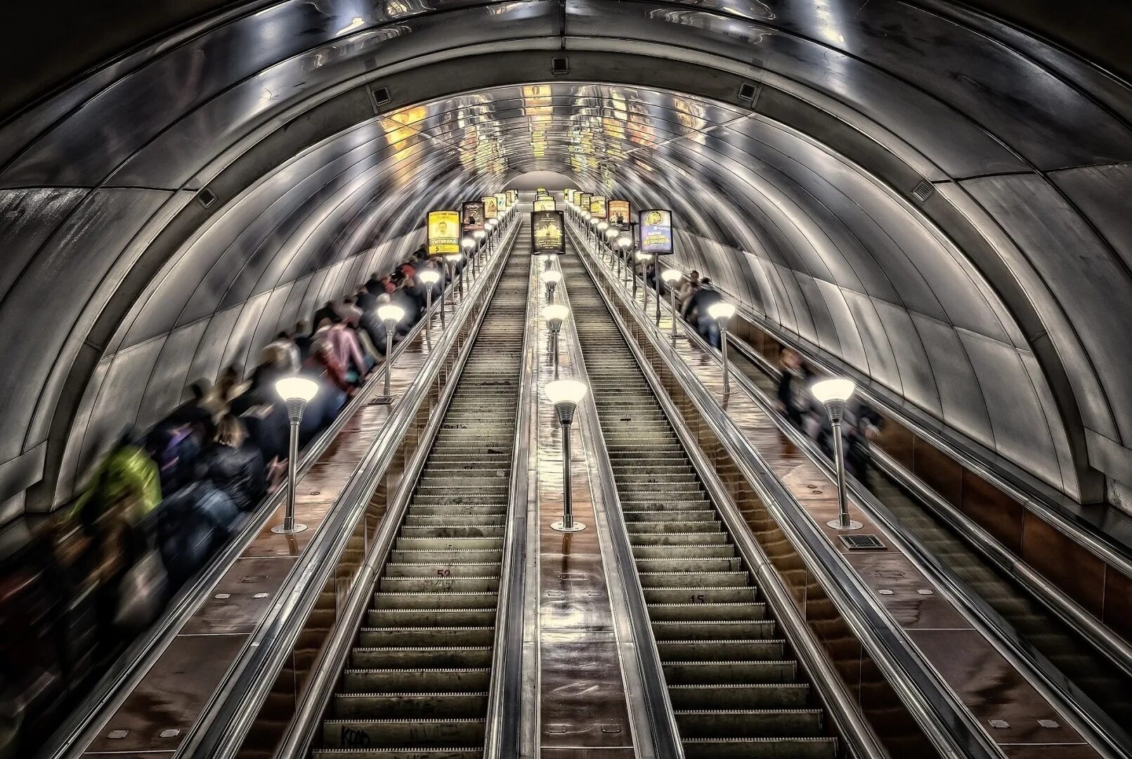 Метрополитен Московский метрополитен. Эскалаторы в метро Санкт-Петербурга. Метро Новосибирск эскалатор. Метро Ладожская Санкт-Петербург эскалатор.