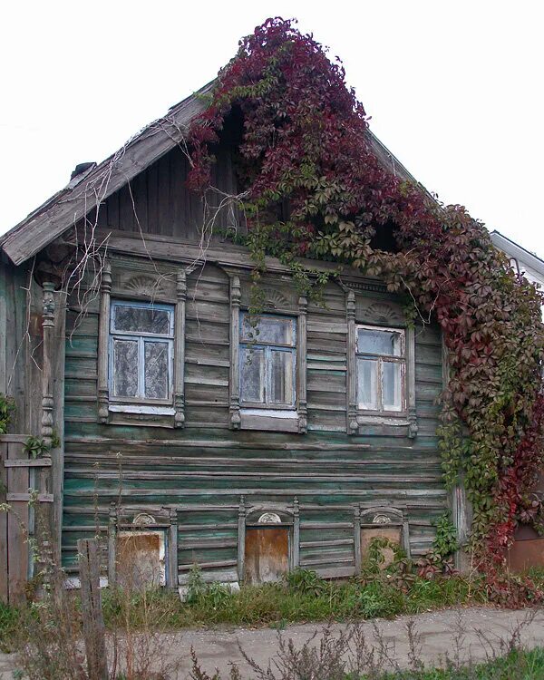 Дом крестьянина Курбатова Иваново. Дом бабы яги Иваново. Старый деревянный дом Иваново. Самый старый деревянный дом в России.