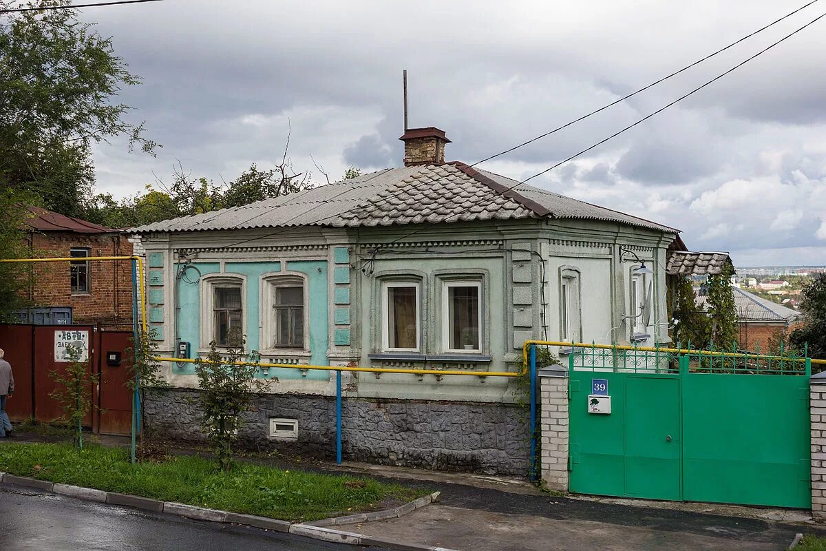 Дом жилой на разбор. Улица Пролетарская старый Оскол. Ул.Пролетарская.37 старый Оскол. Старый Оскол ул Пролетарская. Дом купца Кобзева старый Оскол.