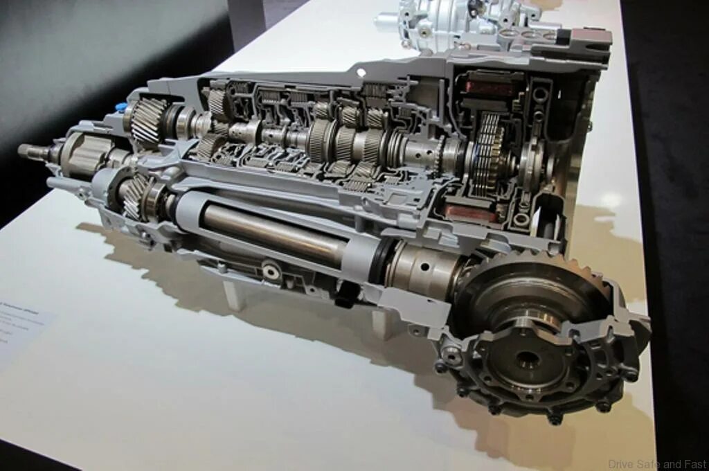Коробка bmw zf8. 10 ступенчатая акпп. Ford mustang ступенчатая 10 трансмиссия. Акпп бмв f10. Бмв м5 трансмиссия.