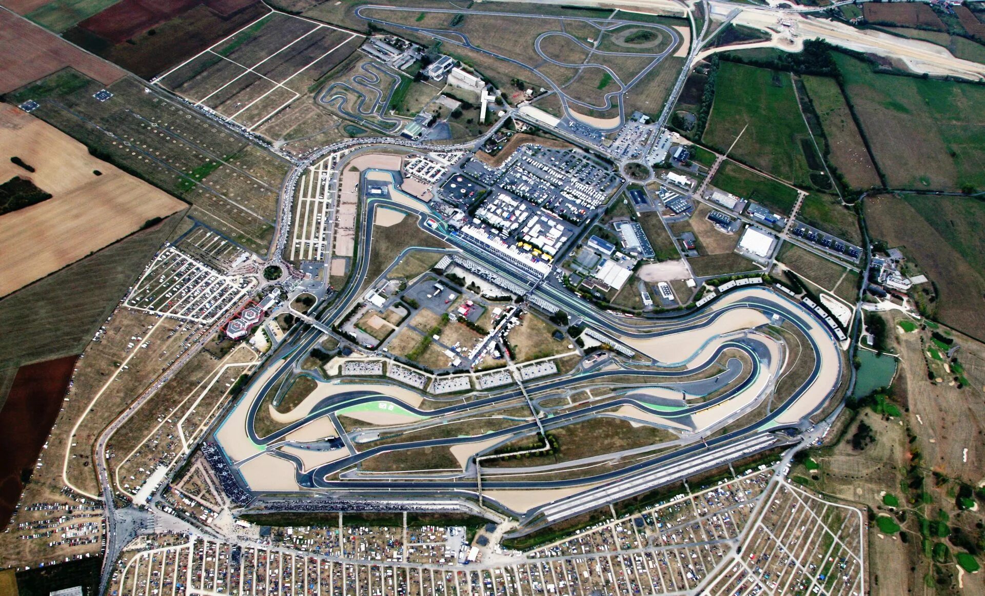 Трасса формулы 1 в юар. Хоккенхайм трасса ф1. индианаполис трасса ф1. magny-cours трасса. маньи кур ф1.