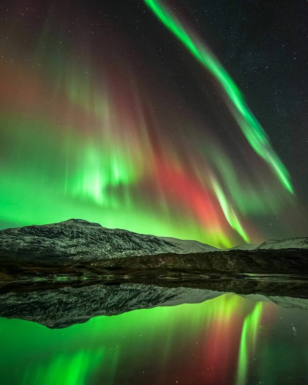 Сильный северный. Aurora Borealis Северное сияние. Северное сияние в Антарктиде. Аврора бореалис Норвегия. Серверное сияние Аврора.