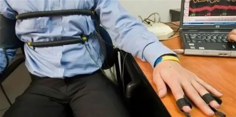 Полиграф отказаться. Рука на полиграфе. полиграф в коррупции. полиграф в таможенных органах. полиграф мурманск.