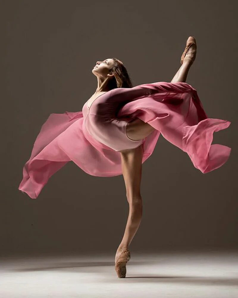 Балерина танцует. Балерина. Красивые балерины. Девушка балерина.