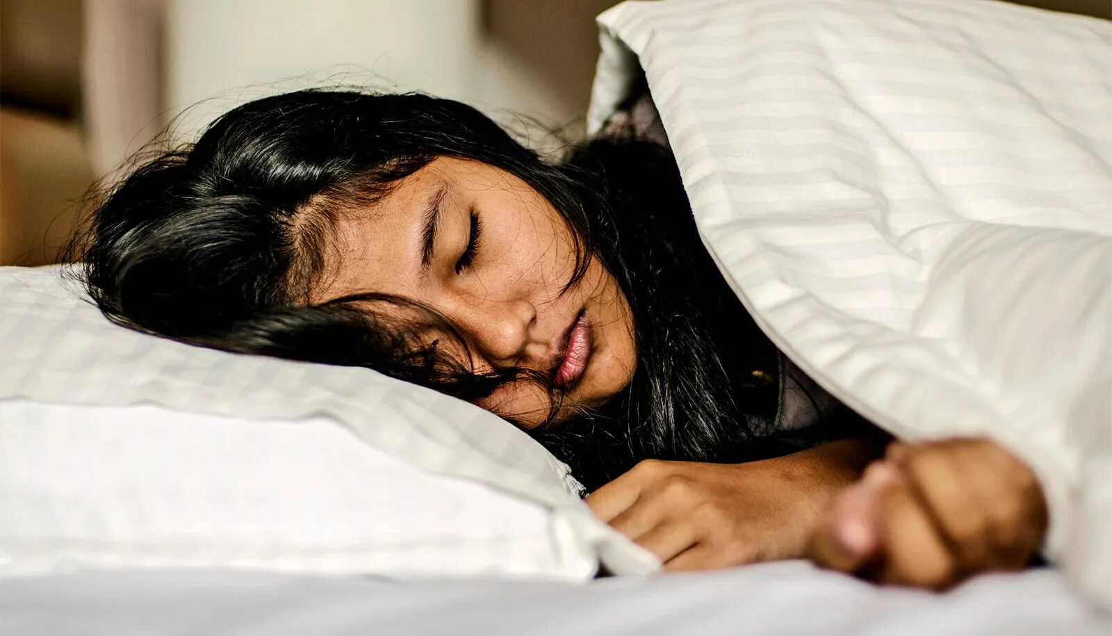 мужчина в кровати. "сон эммы" фото. сон фотографии бывшей. сон фотографии бывшей. фото снился.