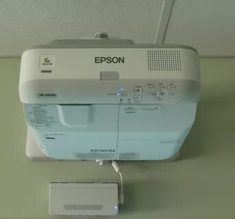 Проектор epson перевернуть изображение на 180 градусов