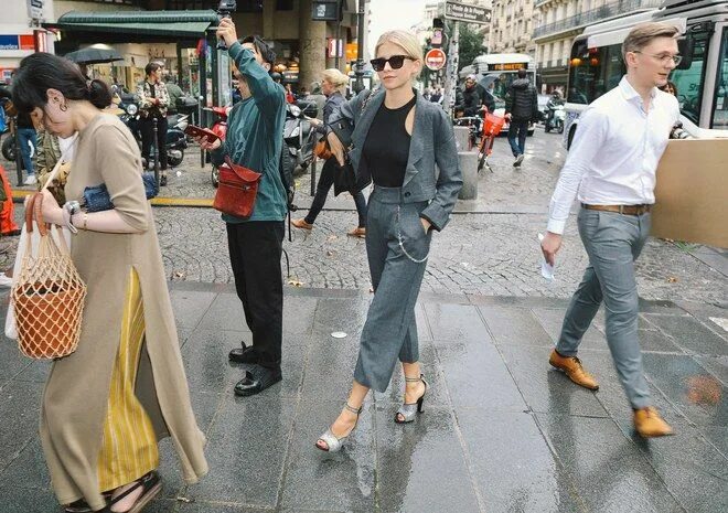 New York City Street Scenes - Group of Young Women Walking. Flickr