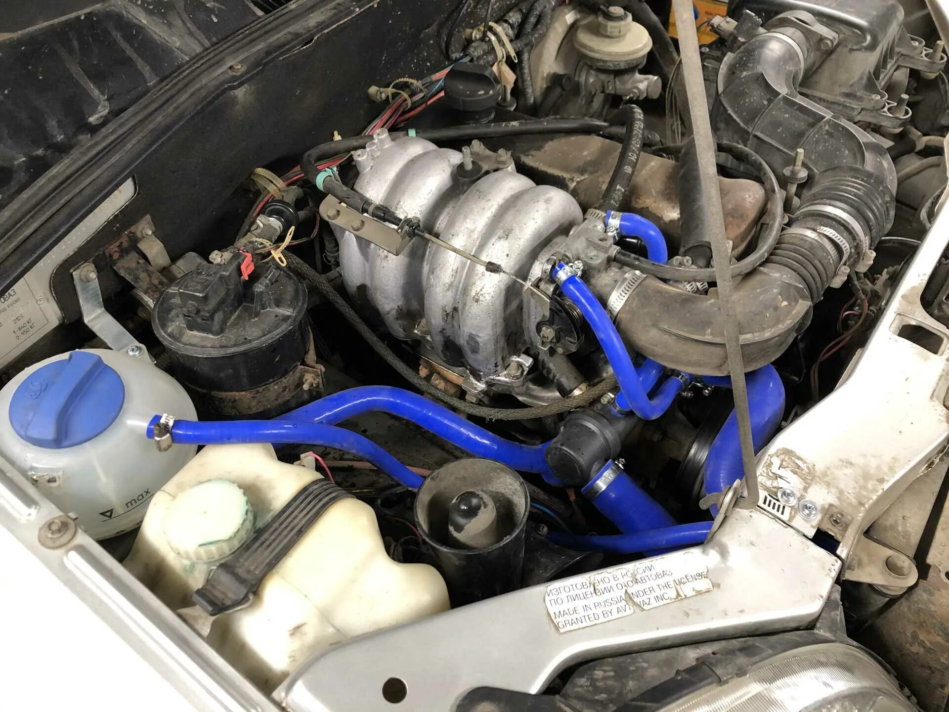 Шеви нива шланги охлаждения. Нива шевроле охлаждение двигателя. Система охлаждения нива 2123. Система охлаждения ваз 2123 шевроле нива. Патрубки системы охлаждения нива шевроле.