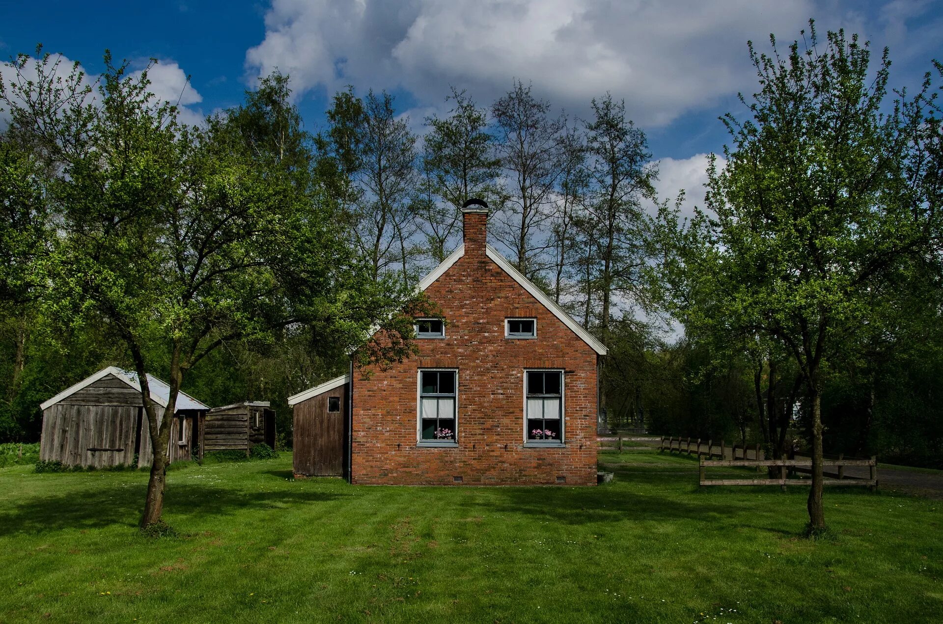 Village create. Голландские домики. Дом в голландском стиле. Дома в Голландии. Голландский сельский дом.