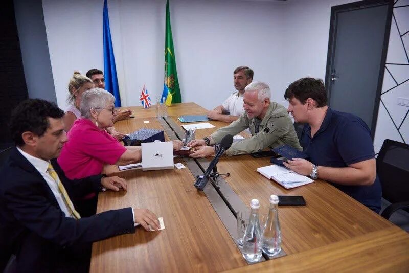 Харьков на текущий момент. Харьков побратимы. Успенский собор харькова сейчас. Фон побратимы. Успенский собор харьков.