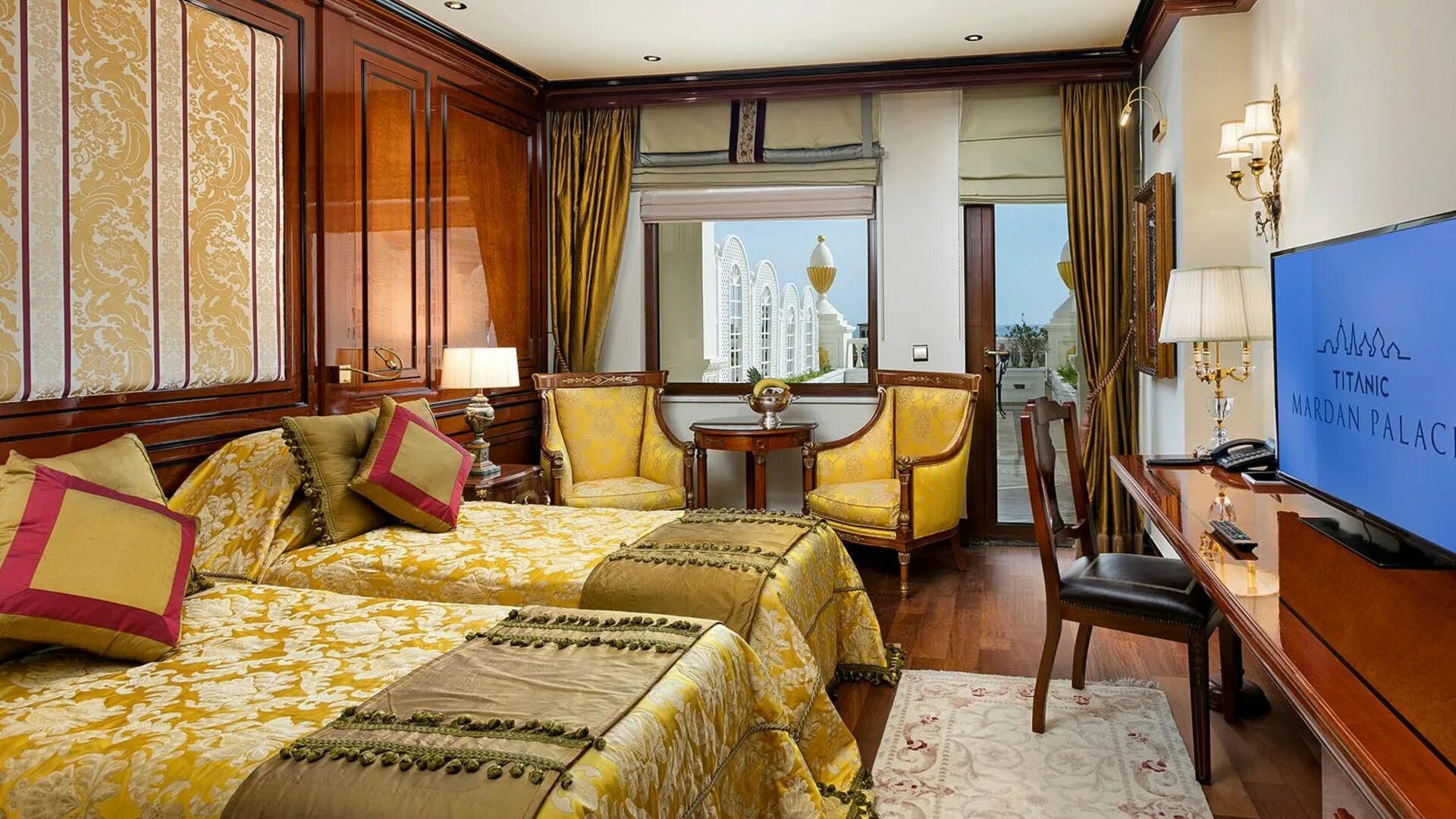 В отель можно со своим. В отель можно со своим. Гости в отеле. Отель звезда разгромленный. Разгромленный номер в отеле.