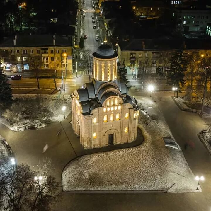 Церковь Параскевы пятницы в Чернигове. Пятницкая Церковь в Чернигове. Церковь Параскевы пятницы в Чернигове 12 век.