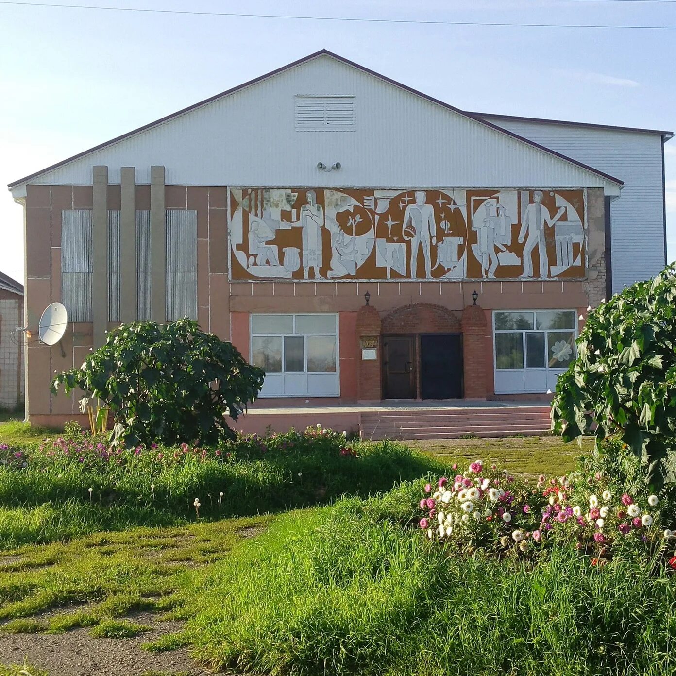 Погода в благодаровке одесского. Благодаровский ЦКИД. Благодаровка Омская область. Село Благодаровка Одесский район. Благодаровское сельское поселение Одесского муниципального района.