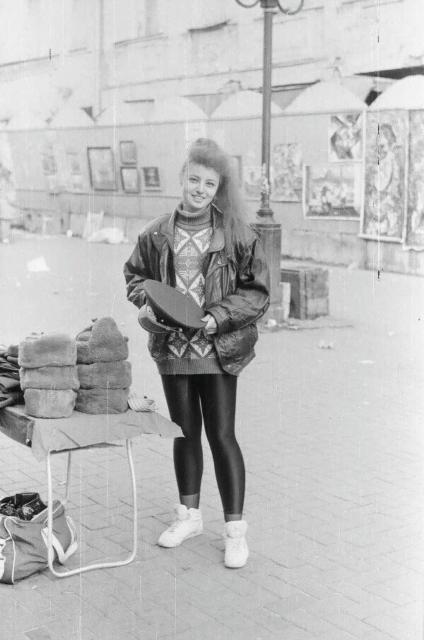 Как одевались в 90 е годы девушки. Москва 1992. москва 1992 год. россия 1992 год. девушки 90-х.