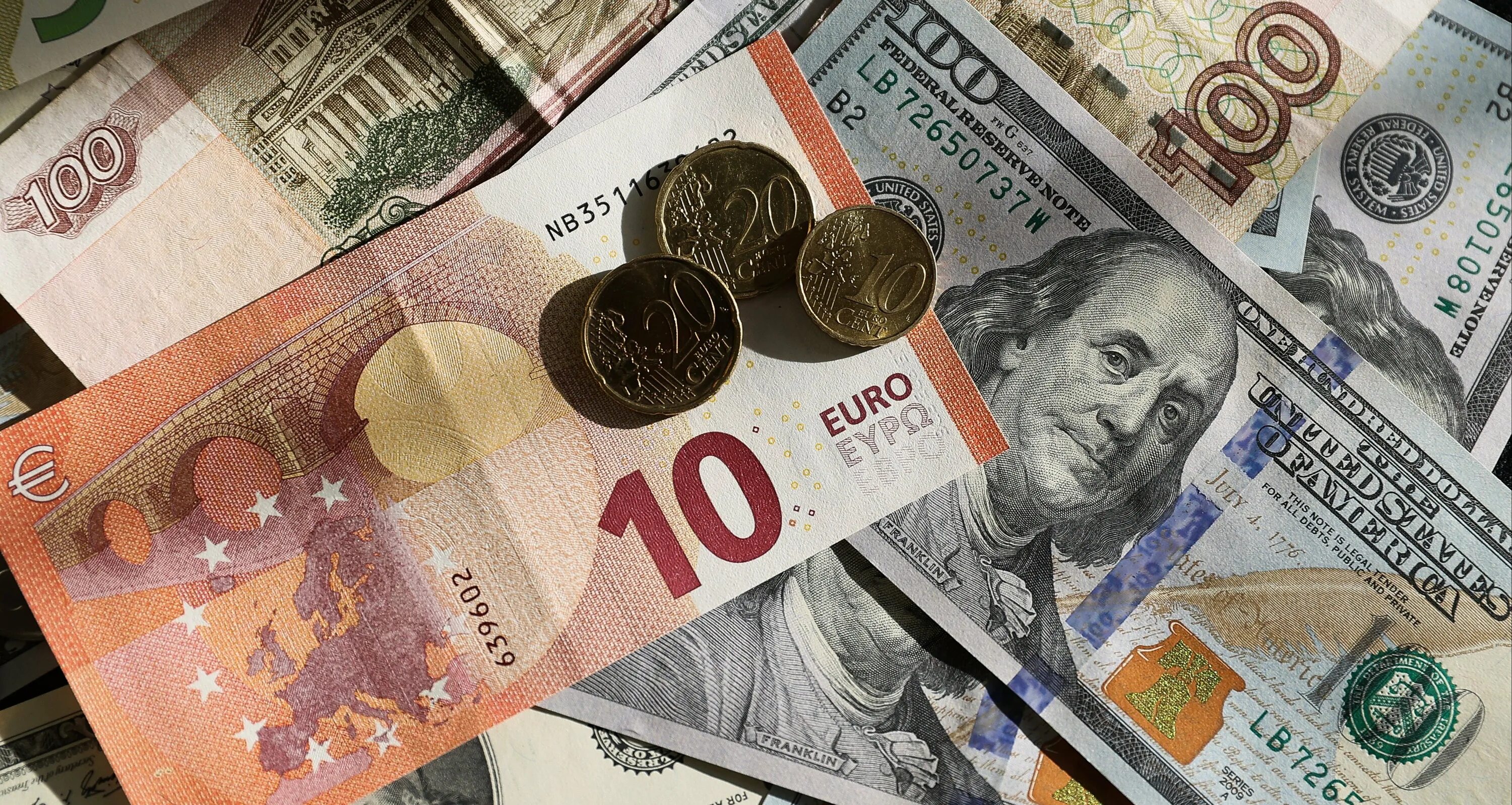 Иностранная валюта. Валюта доллар евро. Иностранная валюта евро. Иностранная валюта в рублях. Покупка евро цб