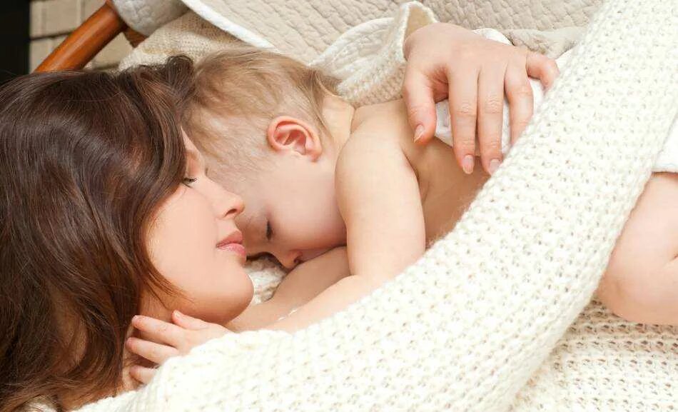 Ночное кормление ребенка. Ночные кормления фото. Как отучить ребенка от ночного кормления грудью.