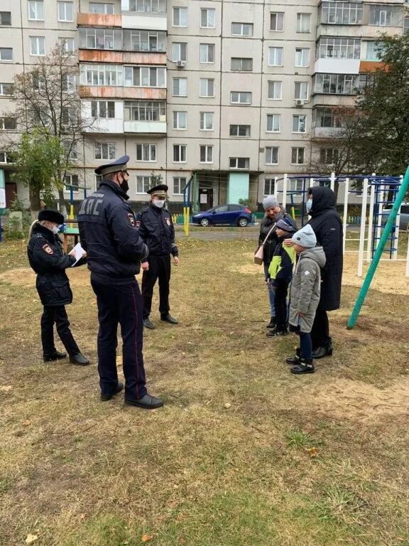 Двор полиции. Полиция во дворе. детский дорожно-транспортный травматизм (дворовые территории).. безопасный двор полиция. пресечение полицией во дворе.