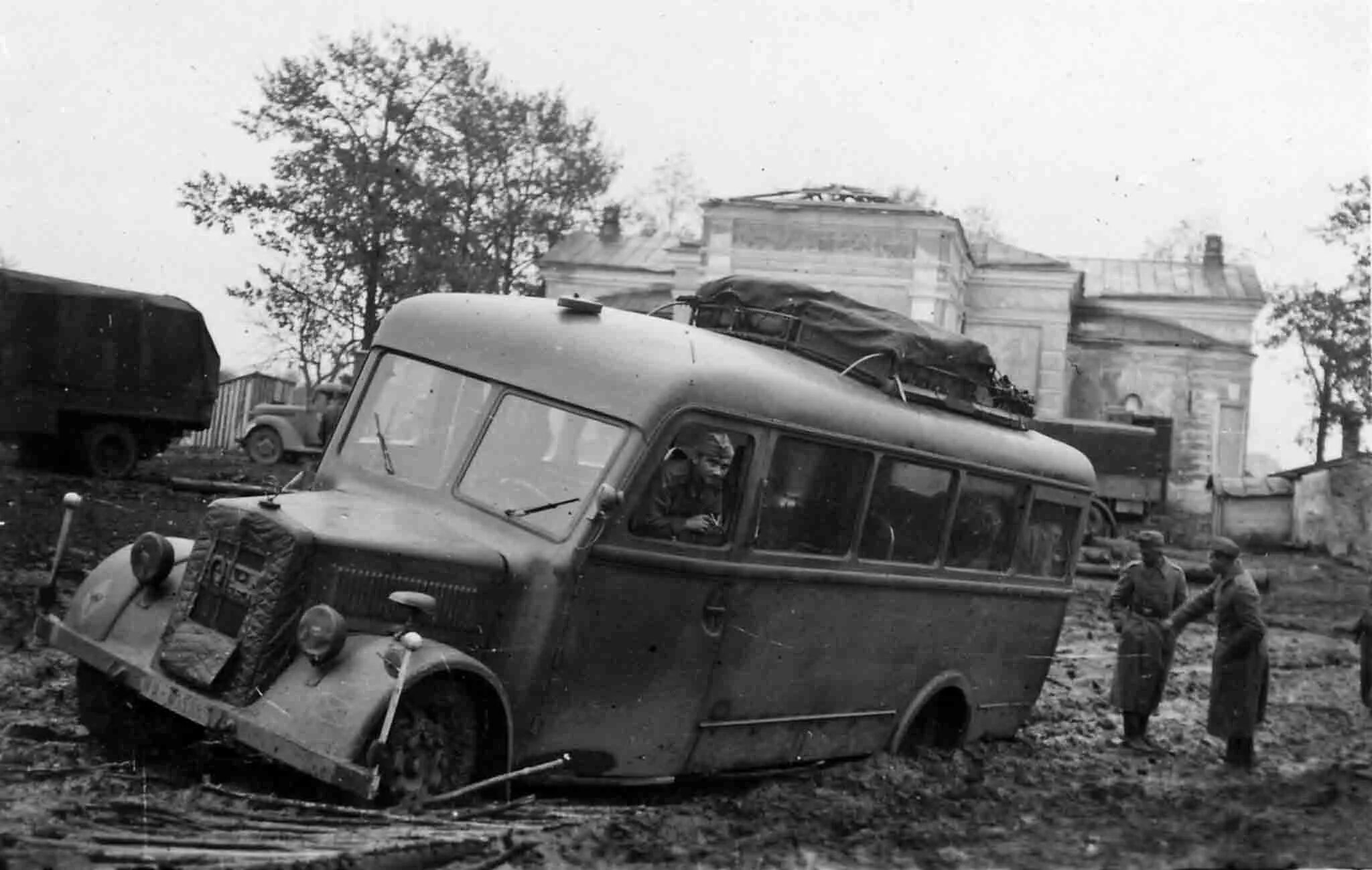 Opel Blitz газенваген. Opel Blitz 1945. Opel Blitz 1940 автобус. Опель блиц автобус вермахта.