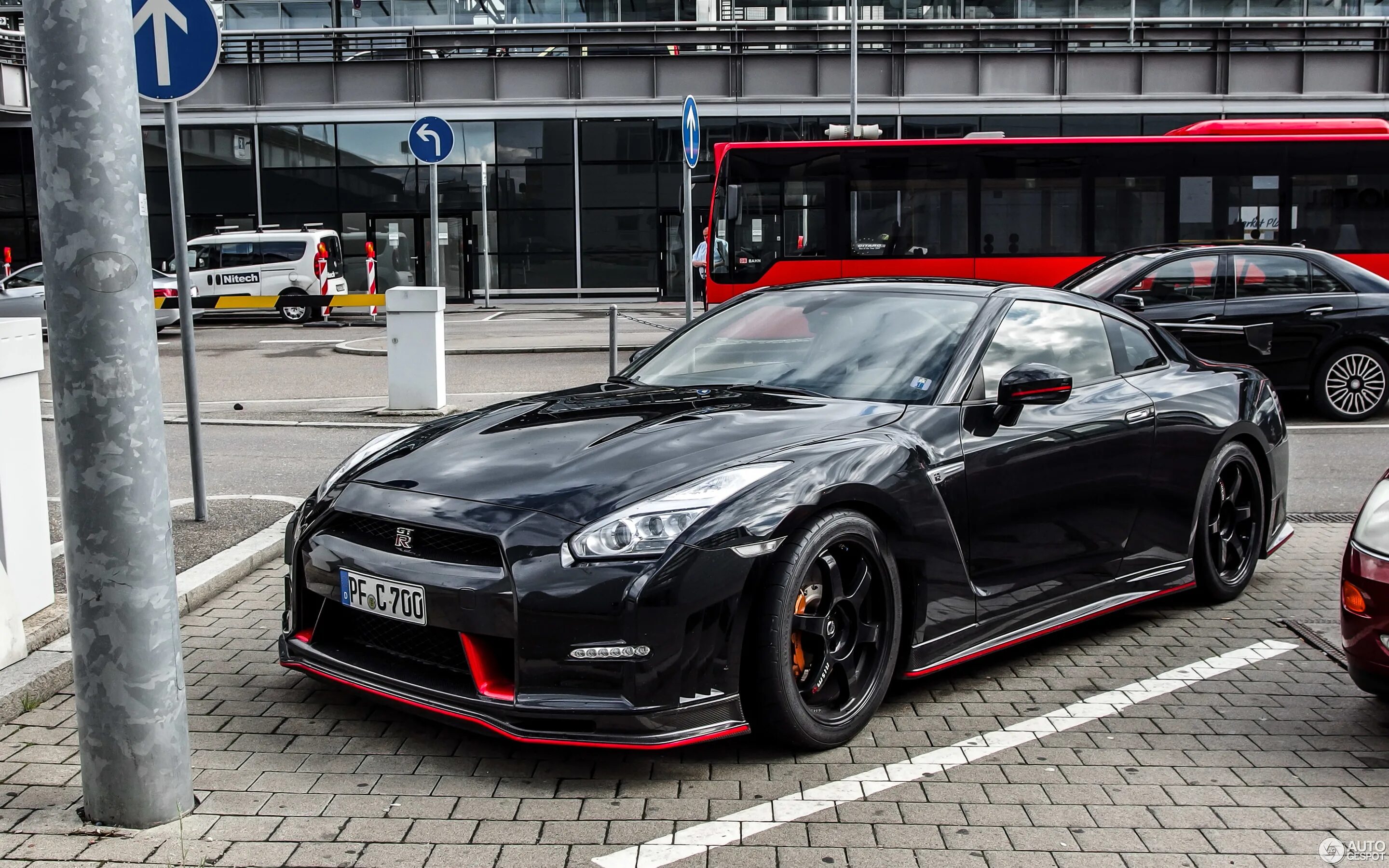 Car spot отзывы. Nissan GTR Nismo. Ниссан ГТР р35 чёрный. Ниссан ГТР 35 черный. Nissan gt-r Nismo 2014.