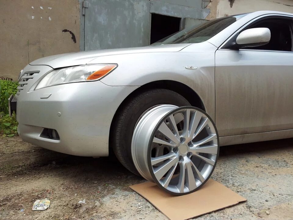 Диски камри 16 радиус. Toyota Camry xv40 Wheels. Toyota Camry 40 r19. Camry 2008 r19. Camry 75 r19.