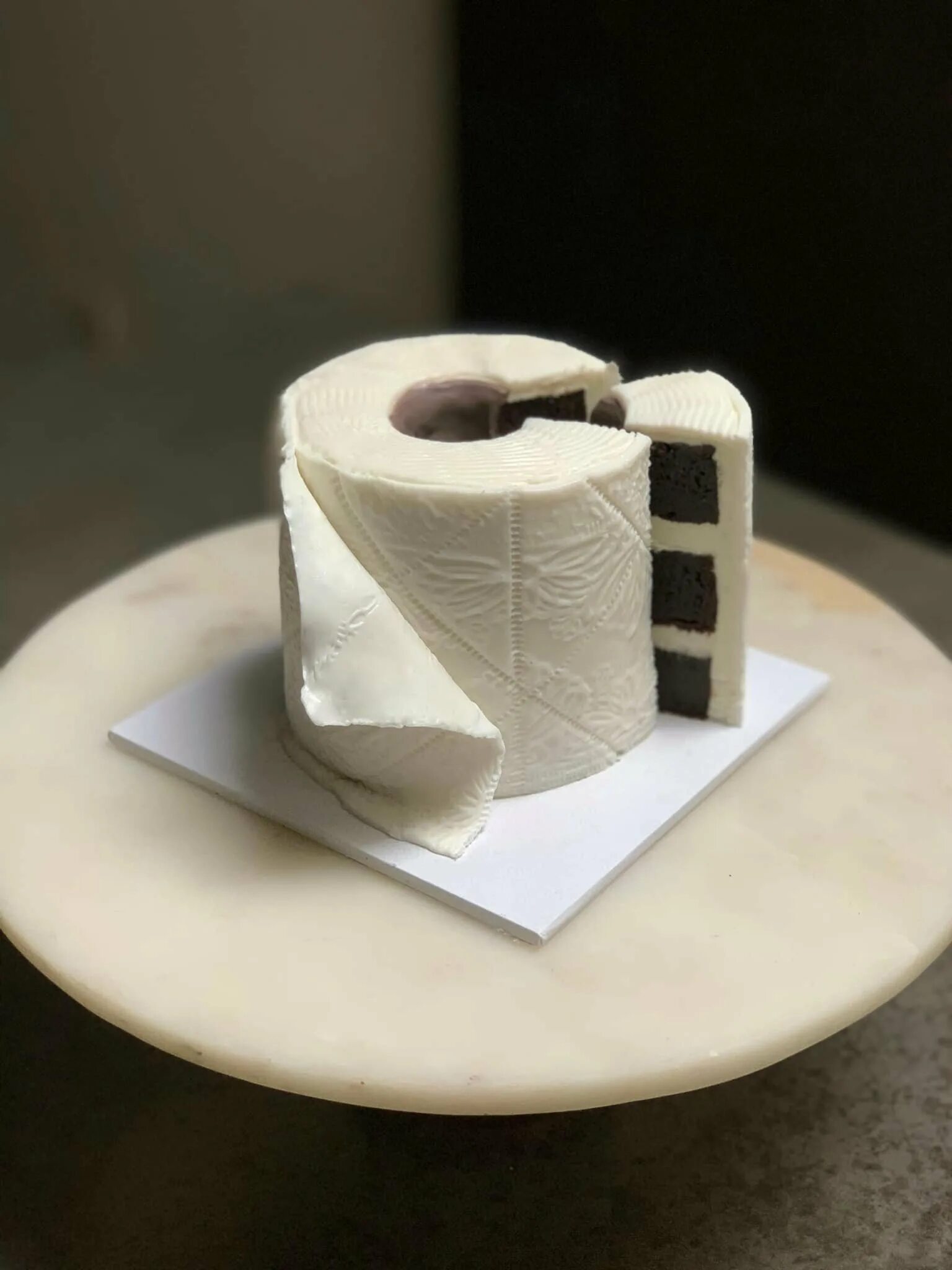 День рождения туалетной бумаги. Торт рулон туалетной бумаги. Торт в виде туалетной бумаги. Торт в виде рулона туалетной бумаги. Торт в форме туалетной бумаги.