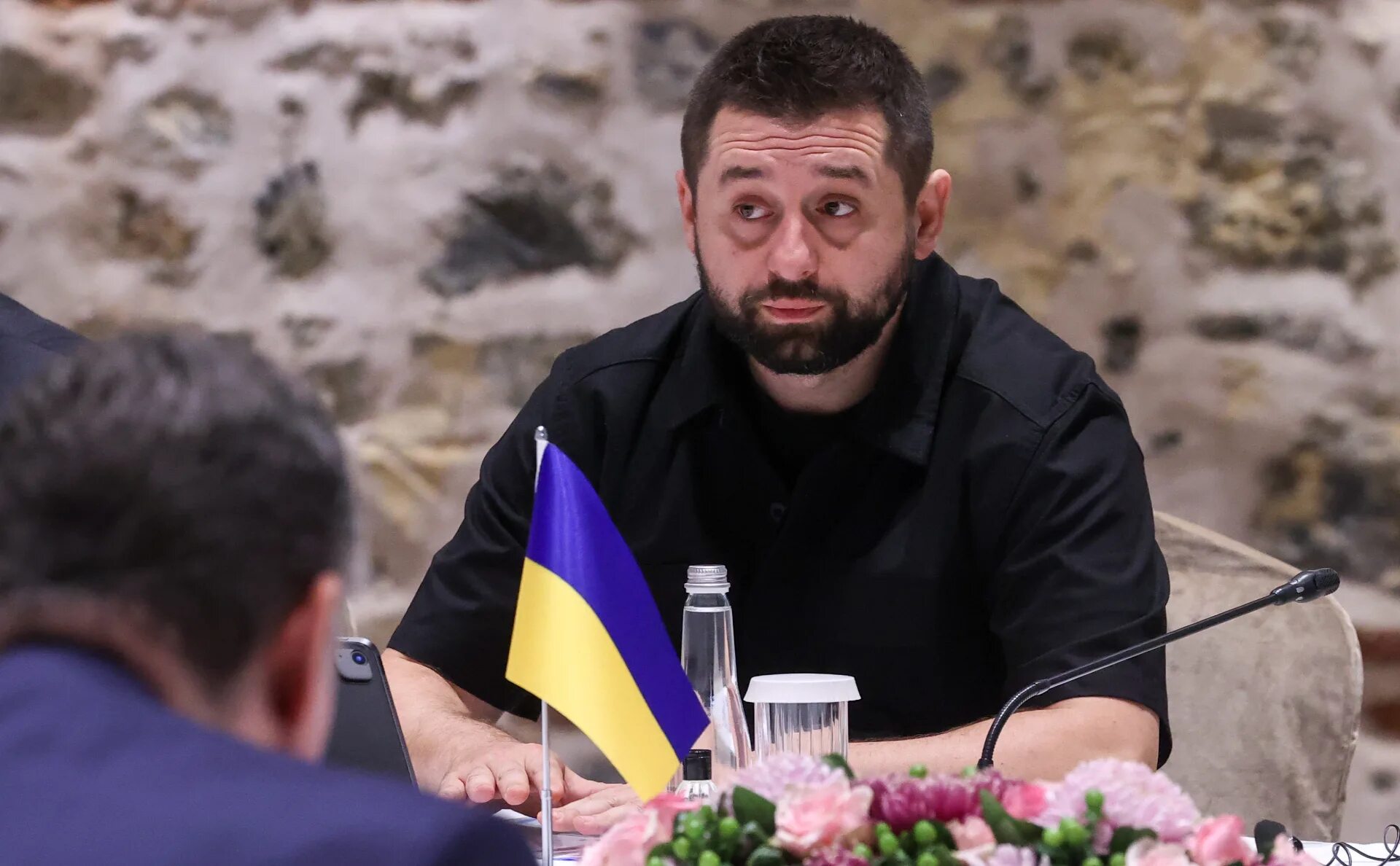 Перечеркнутая украинская свинья. Вам тут не рады. Не рад новостям. Очень очень рад. Кот пришел.