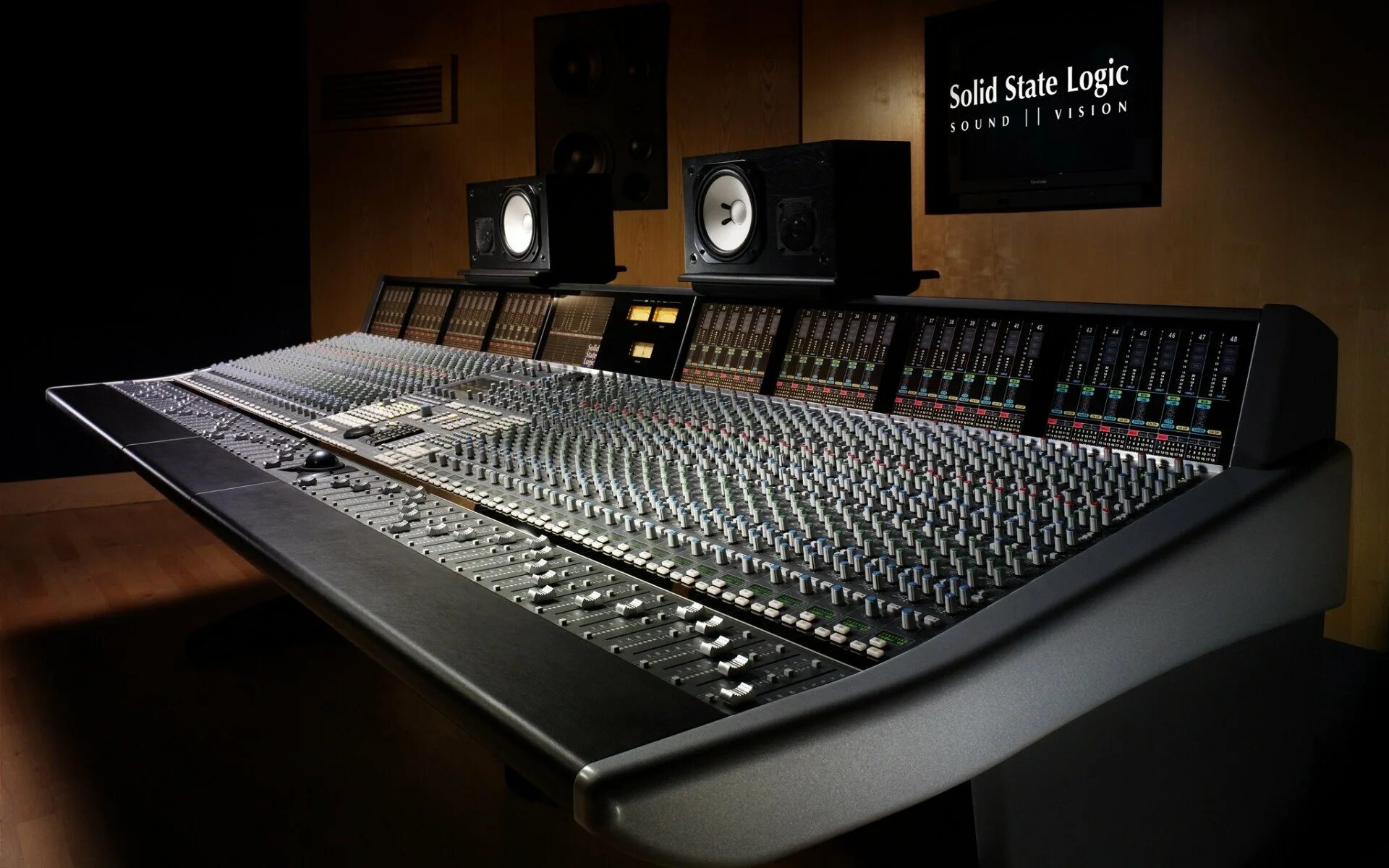 Mixing studio. Студийный микшерский пульт. звукорежиссерский пульт м10i. микшер студийный senis 80 sa. студия звукозаписи fl studio.